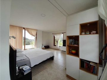 Se vende casa campestre de 4 habitaciones en la vía Circasia-Montenegr