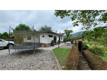 Espectacular Casa Campestre en Rancherias, Rionegro