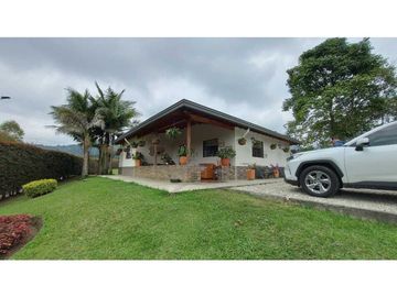 Espectacular Casa Campestre en Rancherias, Rionegro