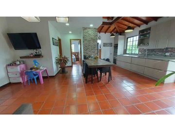 Espectacular Casa Campestre en Rancherias, Rionegro