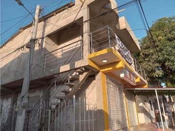 VENDO CASA COMERCIAL EN LAS MORAS