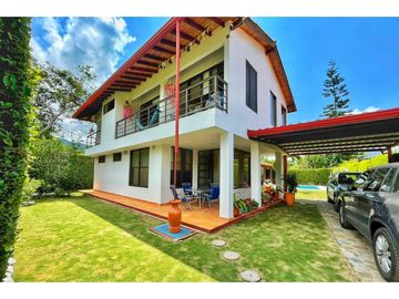 Maat vende Casa Campestre, Guaduas-El Vallado, 463m2 $980Millones