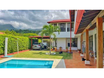 Maat vende Casa Campestre, Guaduas-El Vallado, 463m2 $980Millones