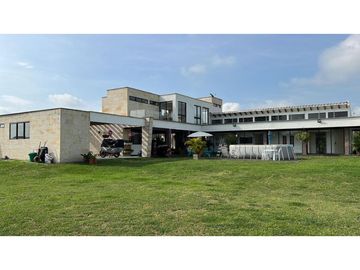 Casa campestre más lote en venta en condominio Rozo Valle Colombia