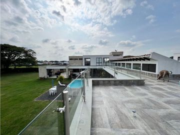Casa campestre más lote en venta en condominio Rozo Valle Colombia