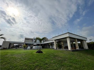 Casa campestre más lote en venta en condominio Rozo Valle Colombia