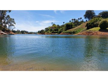 Vendo hermosa casa Campestre en El Peñol, Antioquia