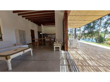 Vendo hermosa casa Campestre en El Peñol, Antioquia