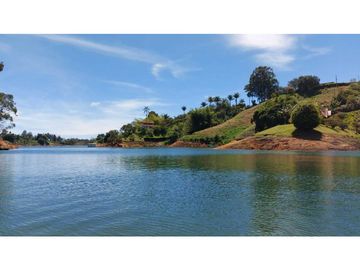Vendo hermosa casa Campestre en El Peñol, Antioquia