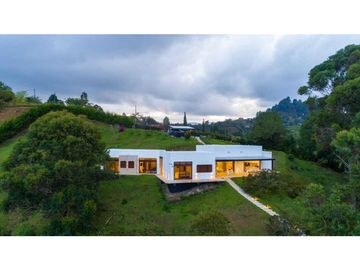 Vendo hermosa casa Campestre en El Peñol, Antioquia