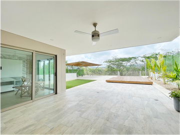 En Venta Imponente Casa Sector Calatrava, Club Campestre CTG, Turbaco