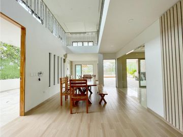 En Venta Imponente Casa Sector Calatrava, Club Campestre CTG, Turbaco