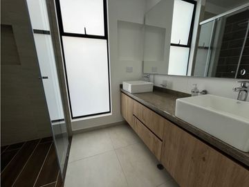 vendo linda casa de dos niveles con excelente ubicación y zona verde