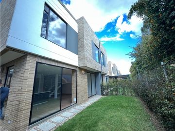 vendo linda casa de dos niveles con excelente ubicación y zona verde