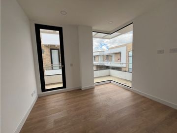 vendo linda casa de dos niveles con excelente ubicación y zona verde