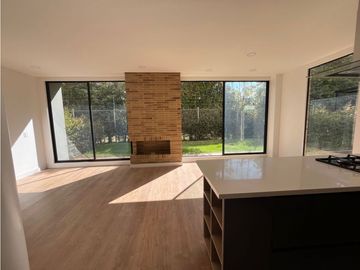vendo linda casa de dos niveles con excelente ubicación y zona verde