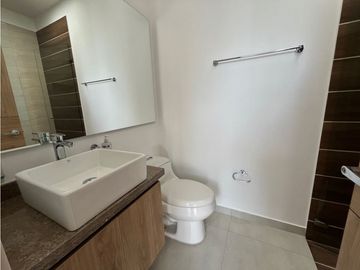 vendo linda casa de dos niveles con excelente ubicación y zona verde