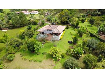 Finca Con Casa Tradicional En Venta Guarne Antioquia