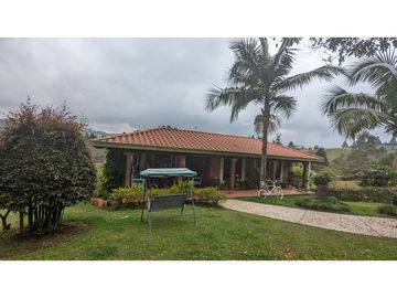 Finca Con Casa Tradicional En Venta Guarne Antioquia