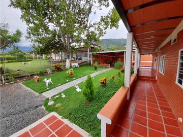 Casa campestre a puerta cerrada en venta / permuta - Tablones Palmira