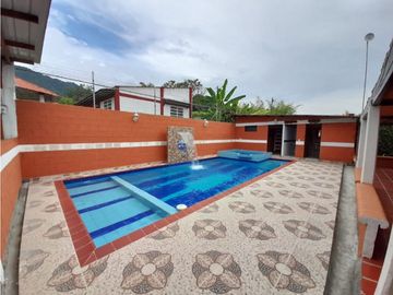 Casa campestre a puerta cerrada en venta / permuta - Tablones Palmira
