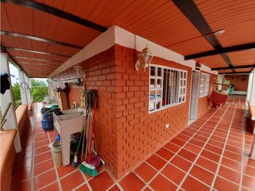 Casa campestre a puerta cerrada en venta / permuta - Tablones Palmira