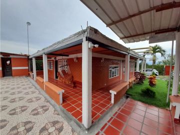 Casa campestre a puerta cerrada en venta / permuta - Tablones Palmira