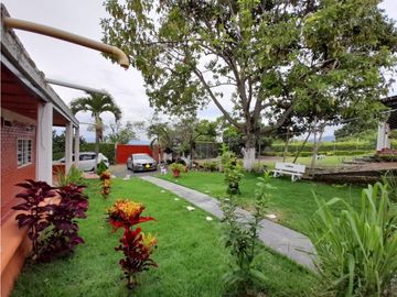 Casa campestre a puerta cerrada en venta / permuta - Tablones Palmira