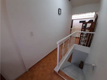 Casa de tres pisos en venta Barrio Palmeras de Marsella Palmira Valle