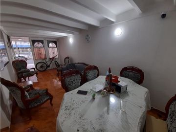 Casa de tres pisos en venta Barrio Palmeras de Marsella Palmira Valle