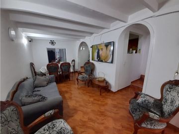 Casa de tres pisos en venta Barrio Palmeras de Marsella Palmira Valle