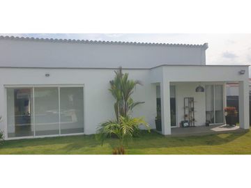 Se vende espectacular casa campestre en condominio Rozo Valle Colombia