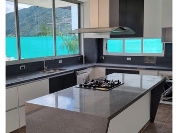 Casa en venta con piscina en San Jerónimo
