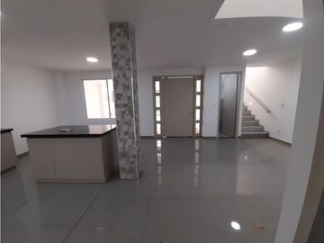Se vende casa de dos pisos para estrenar Barrio Altamira Palmira Valle