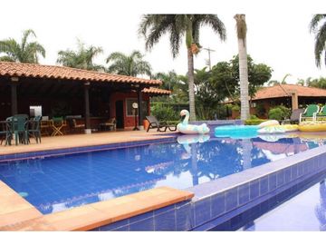 Se vende increíble finca con piscina 5.049 m2 de terreno Rozo Valle