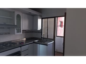 En venta apartamento de 2 alcobas sin muebles en Bavaria-02