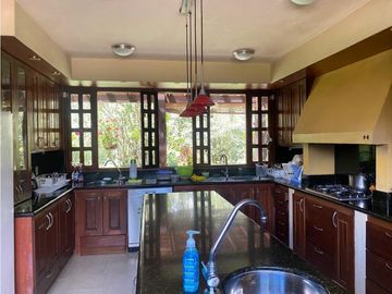 CASA FINCA EN RIONEGRO SECTOR LLANO GRANDE  UNIDAD CERRADA