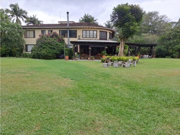 CASA FINCA EN RIONEGRO SECTOR LLANO GRANDE  UNIDAD CERRADA