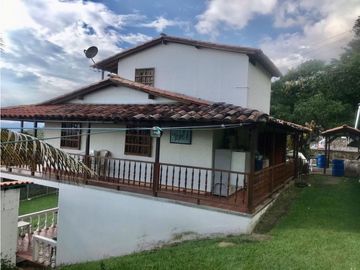 Santa Elena ( El Castillo) - Casa campestre en venta y/o permuta