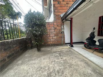 CASA-LOTE EN ZONA URBANA