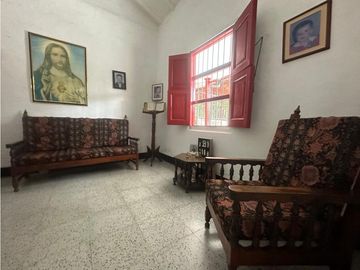 CASA-LOTE EN ZONA URBANA