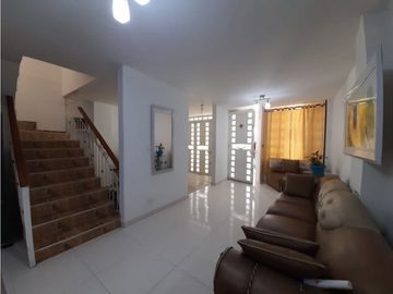 Casa de 2 pisos más terraza en venta Barrio Rincón del Bosque Palmira