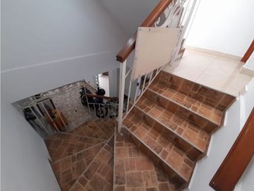 Casa de 2 pisos más terraza en venta Barrio Rincón del Bosque Palmira