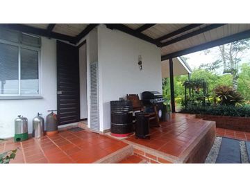 Se vende casa campestre vía al aeropuerto, Armenia Quindio