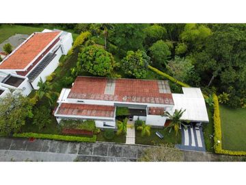 Se vende casa campestre vía al aeropuerto, Armenia Quindio