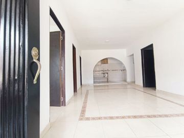SE VENDE HERMOSA CASA EN EL BARRIO SALOMIA