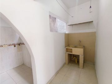 SE VENDE HERMOSA CASA EN EL BARRIO SALOMIA