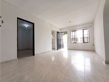 SE VENDE HERMOSA CASA EN EL BARRIO SALOMIA