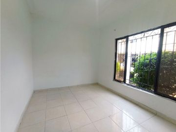 SE VENDE HERMOSA CASA EN EL BARRIO SALOMIA