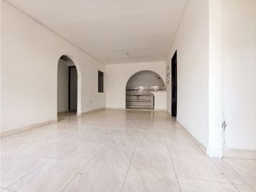 SE VENDE HERMOSA CASA EN EL BARRIO SALOMIA